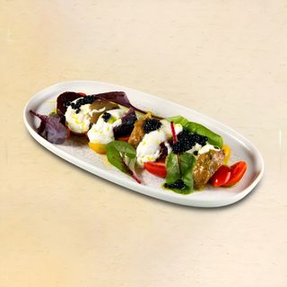 СВЕЖИ САЛАТИ С ЦВЕТНИ ЧЕРИ ДОМАТИ