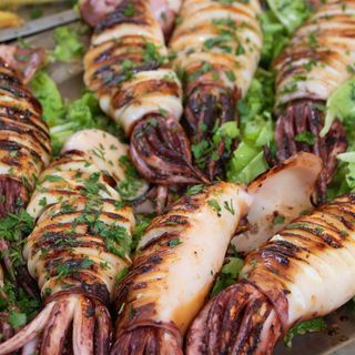 Кальмары на гриле-с далматинским рагу