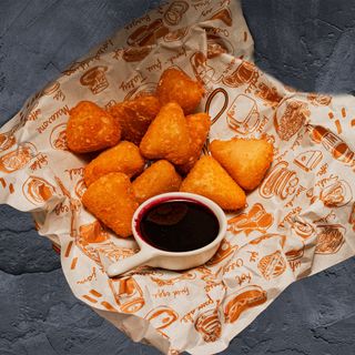 Топени сиренца с домашно сладко с боровинки   200г