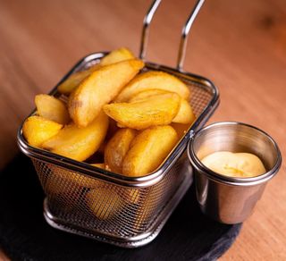 Картофель по деревенский + кетчуп