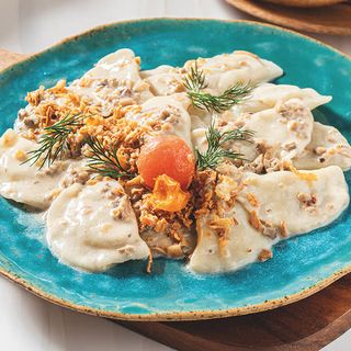 Вареники с картошкой в сливочно-грибном соусе