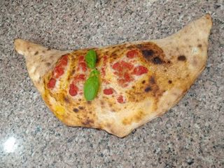 Calzone quattro formaggi
