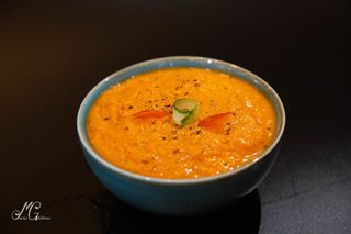 Hummus cu ardei copt si cruditati