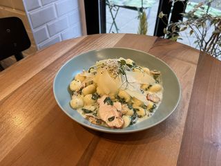 Dimljena piletina i spanać njoke