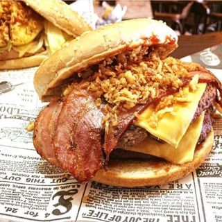 Hambúrguer duplo barbecue