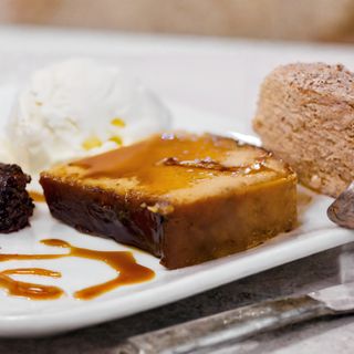 Quesillo con Miel de Palma Y Nata Montada Casera