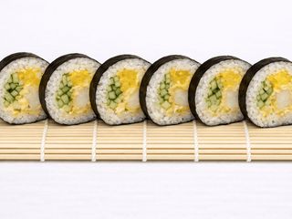 Futomaki z kalmarem w tempurze 6 szt.