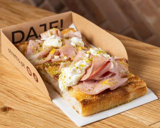 Fatia de pizza Mortazza