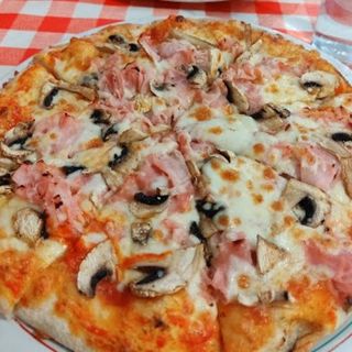 2. pizza de queso, jamón york y champiñones
