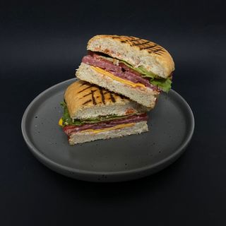 Сендвіч з салямі (250г)