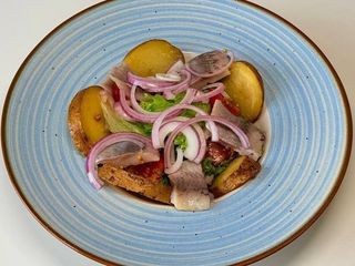 Салат з овочів та оселедця (300g)