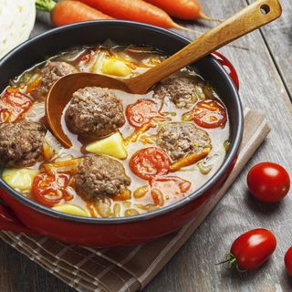 Zupa kapuśniak z wkładką