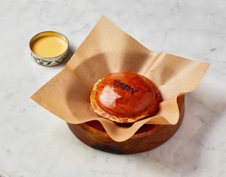 Бургер от шефа с кониной.