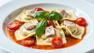 Ravioli con pomodorini e pesce spada