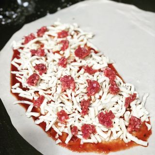 Crescione pomodoro, mozzarella e salsiccia