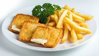 Cascaval pane si cartofi prajiti pai