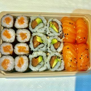 18 - Nigiri Salmão (14 peças)