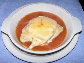 Francesinha em Pão Bijou