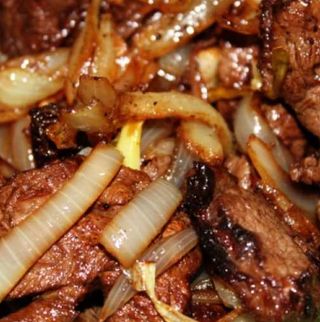 Свинско друсано с лук на тиган (350г)