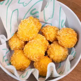 CHEESE BOOMS