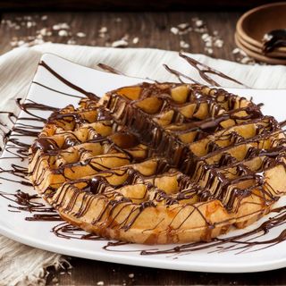 Waffle fondente nuts - Cioko fondente, nocciole pralinate, scaglie fondenti