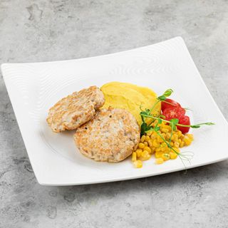 Котлеты детские куриные с картофельным пюре