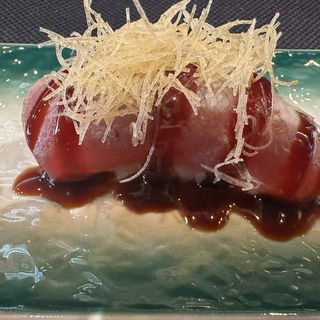 121 Nigiri tonno scottato nero 2 pezzi