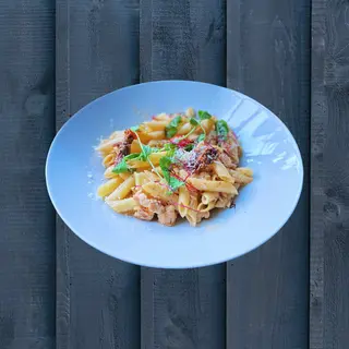 Penne z kurczakiem i suszonymi pomidorami 300 g