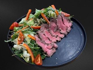 Салат з телятиною (170g)