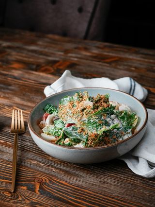 Салат с говядиной в имбирном соусе (350г)