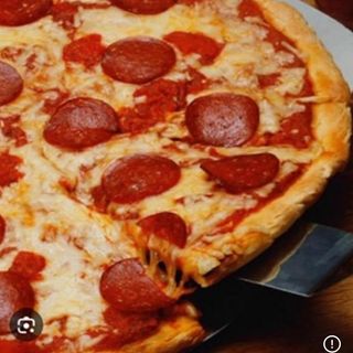 Pizza Salami  Grande con bebida lata gratis