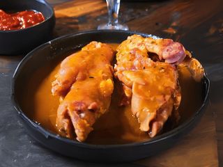 Pies de cerdo en salsa