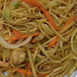 Tallarines Fritos Con Gambas