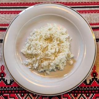 Orez cu ceapa caramelizata stinsa cu vin alb de crama