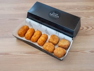 Croquetas de bacalao y gambas al ajillo 