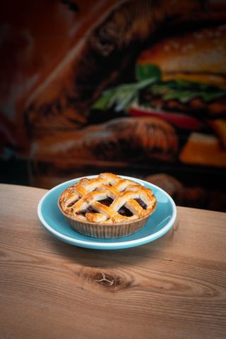 Мініпиріг з вишнею