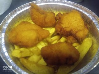 RACION DE POLLO EMPANADO CON PATATAS FRITAS