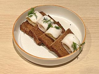 TOCINO IBERICO/сало с черным хлебом