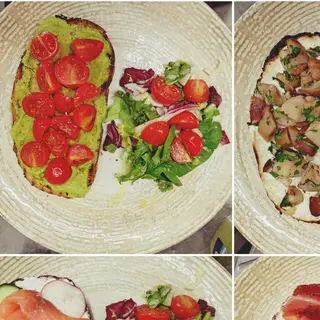 Bruschetta guacamole