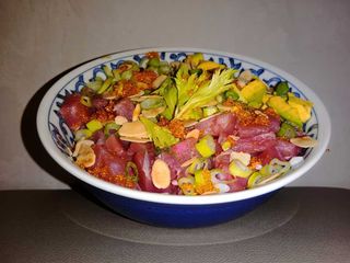 Gluten free - tuna poke - riso, tonno, cipollotto, mandorle, avocado