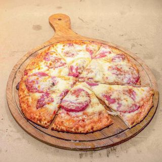 Cheesy Pepperoni Pizza