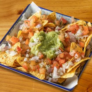 Nachos con guacamole