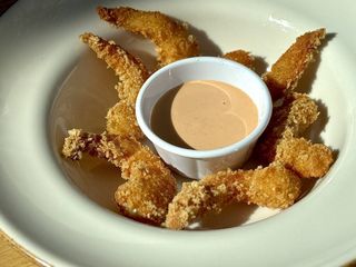 Креветки з кремом шрірача (215g)