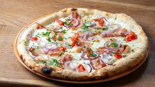 Pancetta bianca pizza