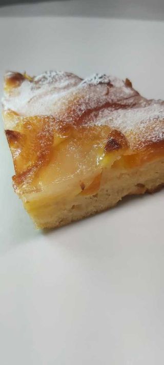 Fetta di torta pere - pesche e crema
