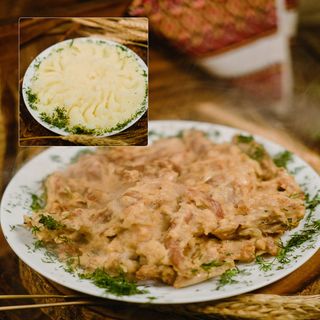 Vitello allo stroganoff accompagnato dal pure di patate 