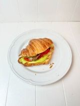 Сэндвич круассан с курицей