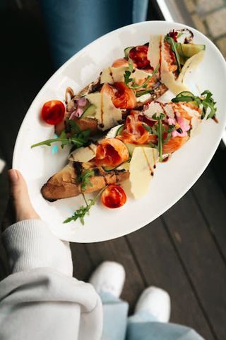 Брускети зі слабосоленим лососем (200г)