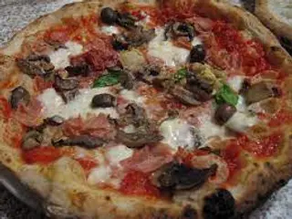 Pizza capricciosa 
