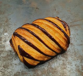 PAIN AU CHOCOLAT